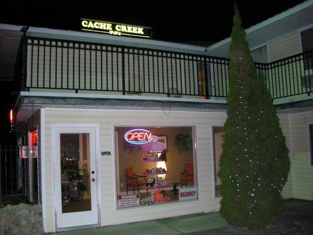Cache Creek Inn Esterno foto