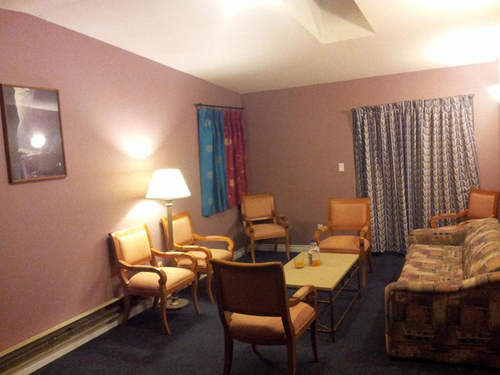 Cache Creek Inn Camera foto
