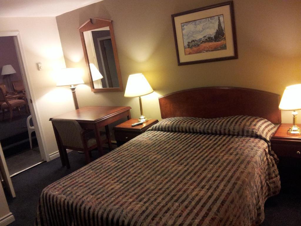 Cache Creek Inn Camera foto